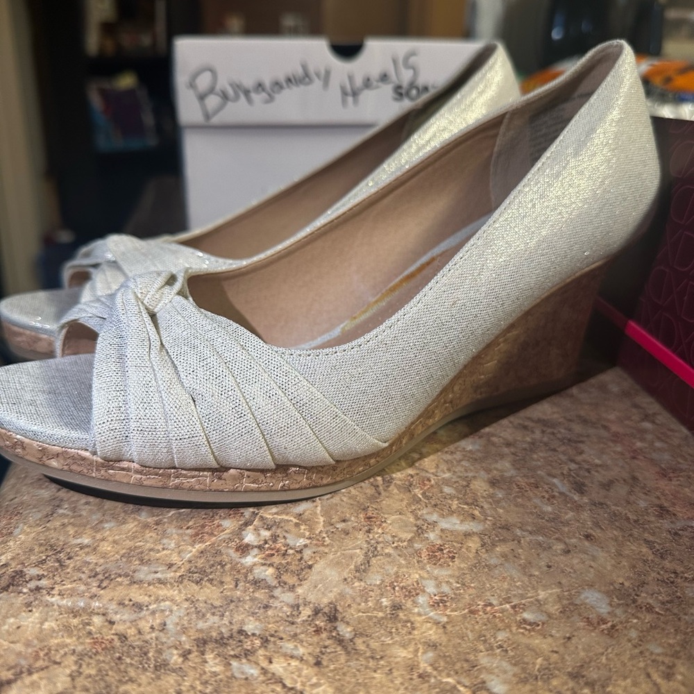 Cream and tan wedges with a touch of glamour #glamourheels